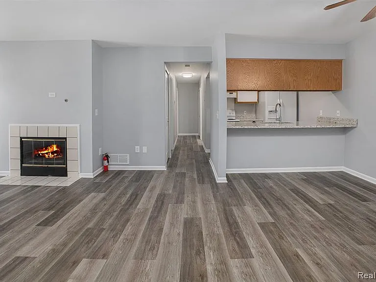 15054 Riverside Dr — Photo 8