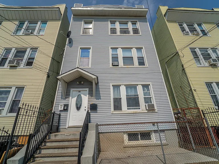 422 Woodside Ave #3 — Photo 1