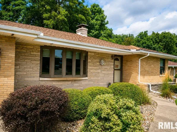 209 Sycamore Ave, Morton, IL 61550
