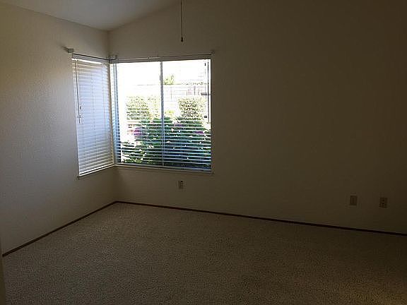5th image of 120 Garrett Dr