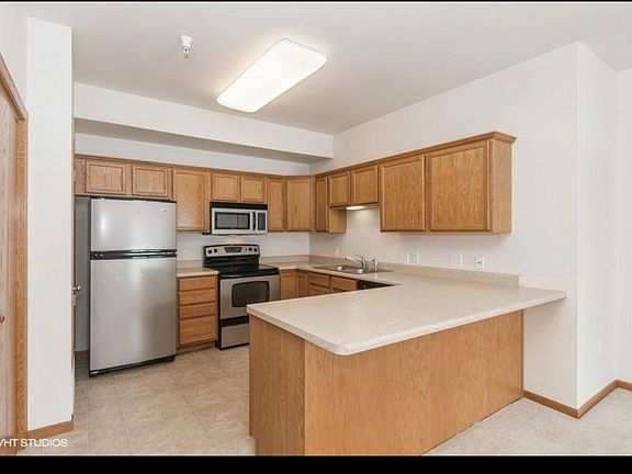 3rd image of 60 E Jefferson St #8