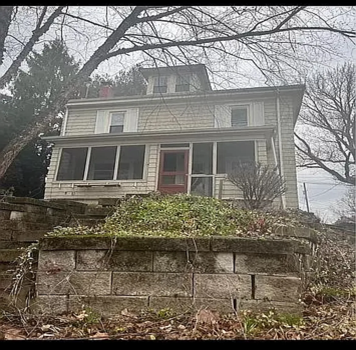 5 bed, 2.5 bath, 2300 sqft, $2,500 — Photo 1