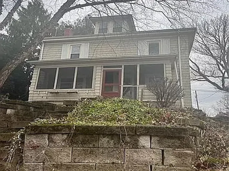 386 E Northwood Ave — Photo 1