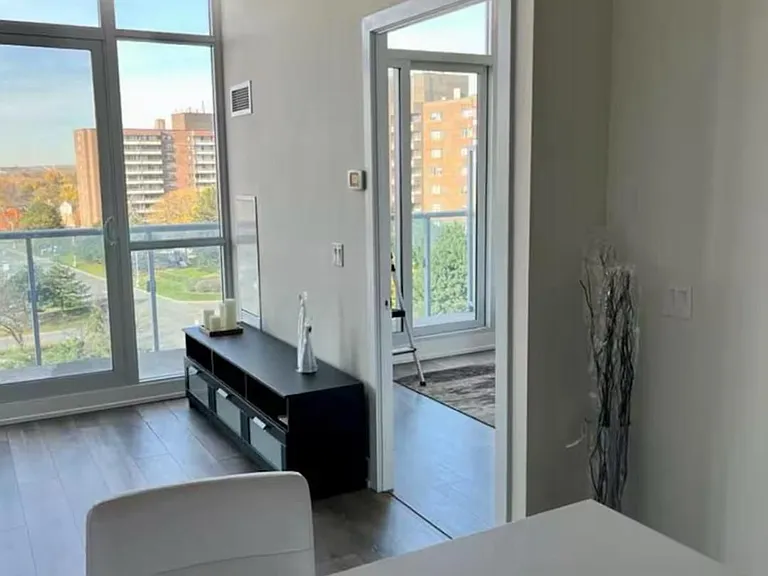9471 Yonge St #740 — Photo 12