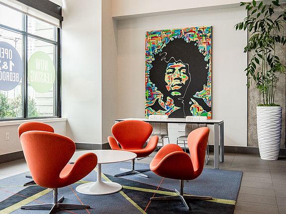 Seattle Apartments - Icon Apartments - Building Entryway