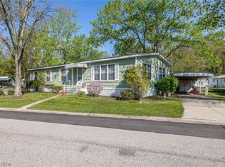 16 Grand Blvd, Olmsted Falls, OH 44138