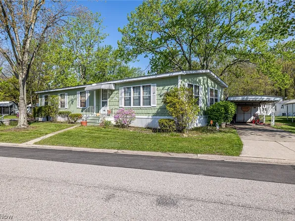 16 Grand Blvd, Olmsted Falls, OH 44138