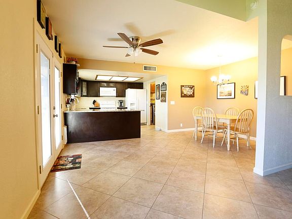 005 Kitchen