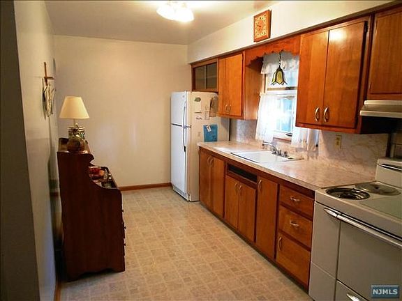 5th image of 334 Luhmann Dr