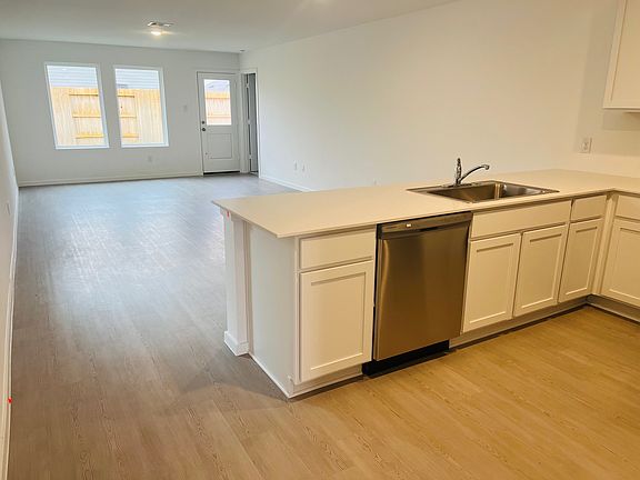 2nd image of 26800 Dalmatian Bellflower Dr