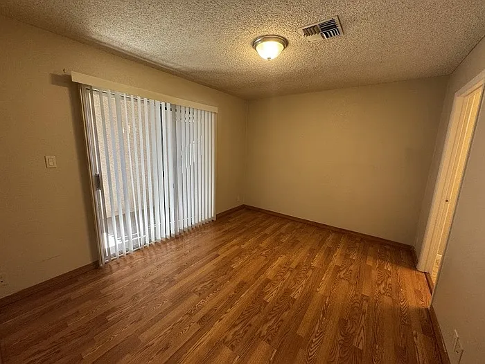 311 W Pontiac Dr — Photo 11