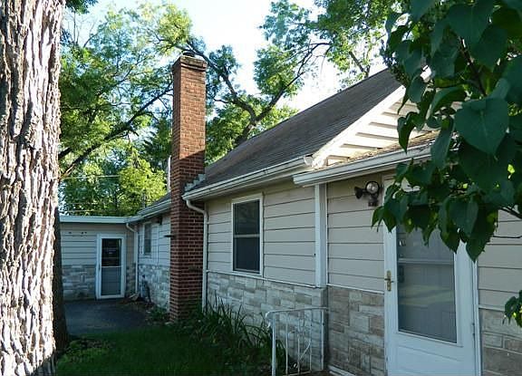 2nd image of 325 E Lake Park Ave