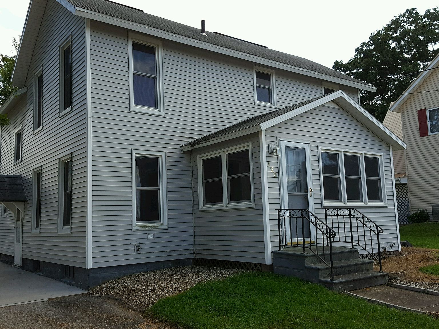 120 1st St, IA 52202 Zillow