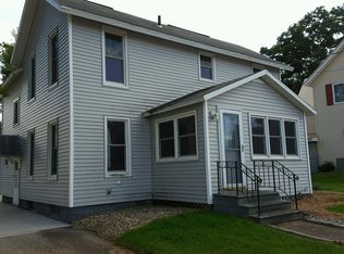 120 1st St, Alburnett, IA 52202