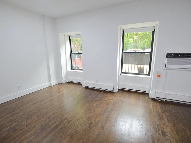 315 W 29th St #1A — Photo 1