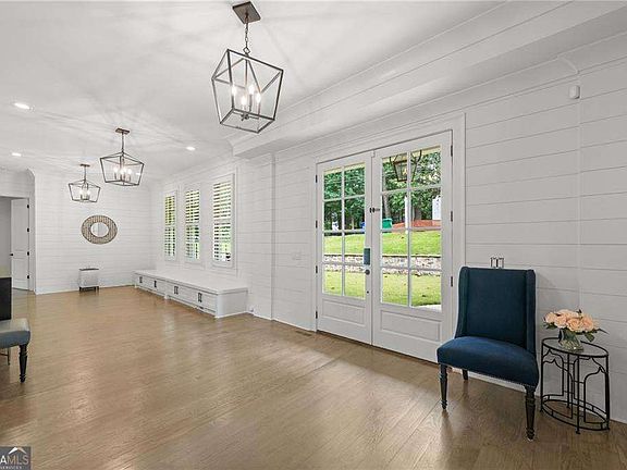 4th image of 2571 Winding Ln NE