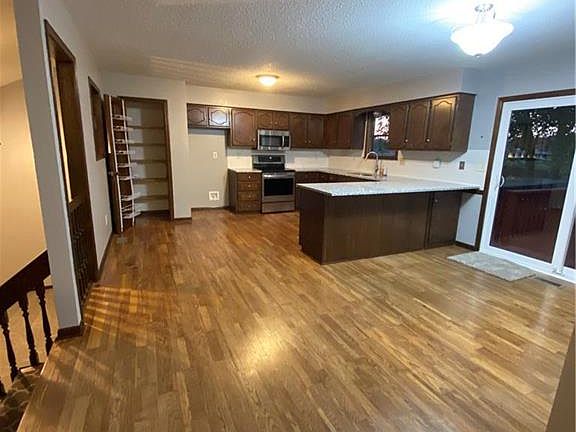 3rd image of 427 Hithergreen Dr