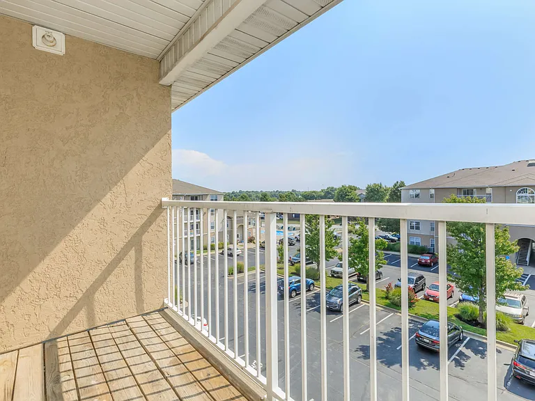Sandstone Heights Apartments Studio Balcony