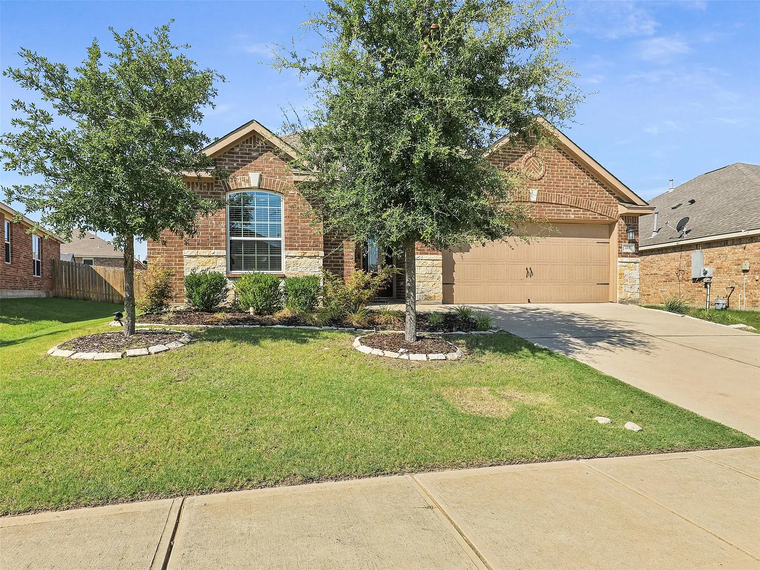 3 bed, 1769 sqft, $2,050 — Photo 2