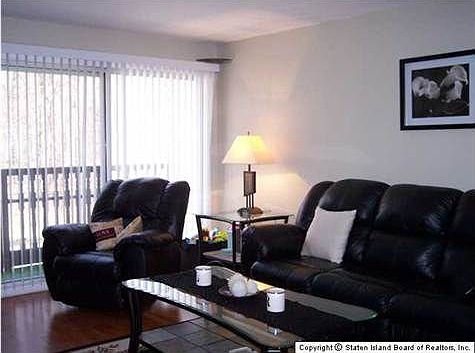 4th image of 167 Park Dr N