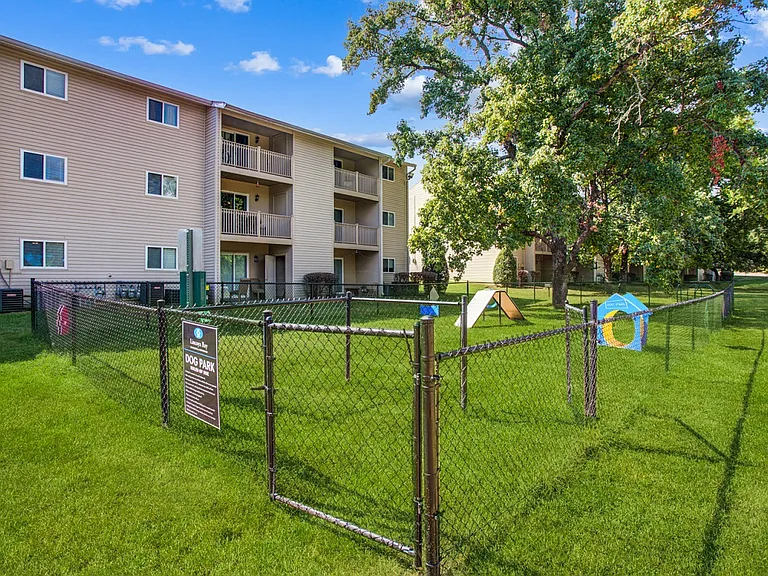 Lincoya Bay Apartments and Townhomes — Photo 15