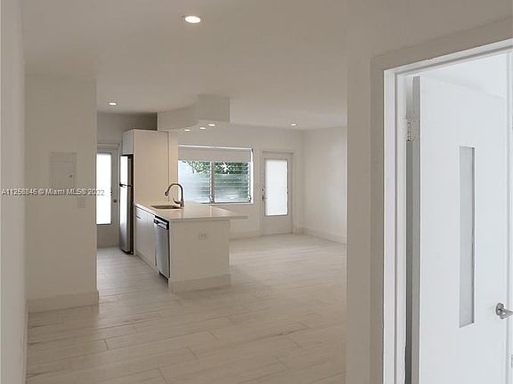 5th image of 1021 Michigan Ave APT 8