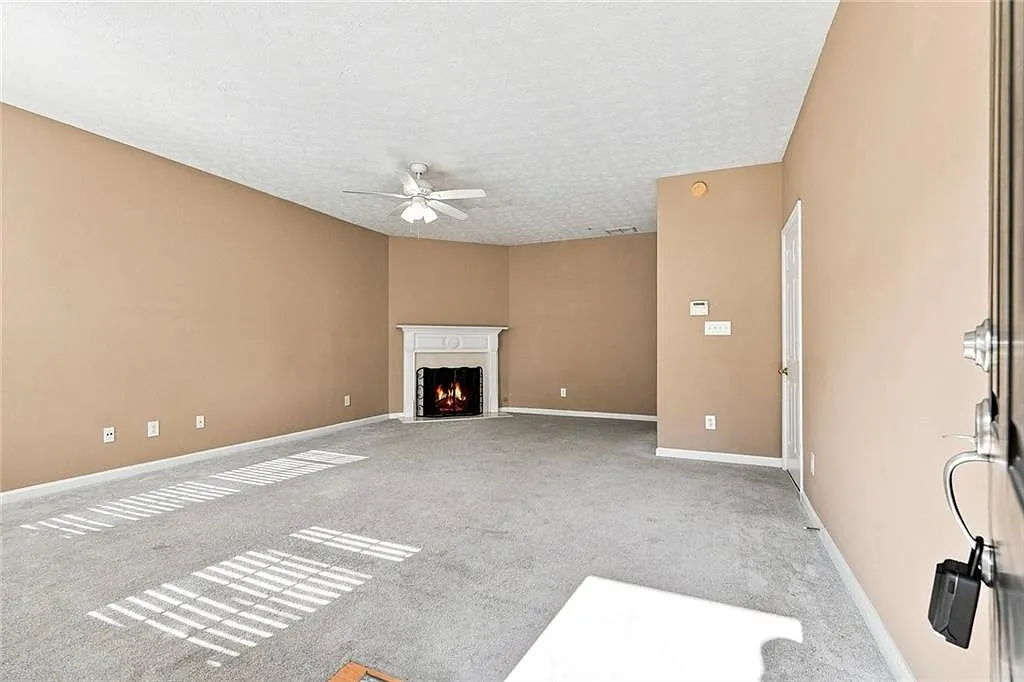 3 bed, 2.5 bath, 1830 sqft, $2,100 — Photo 3
