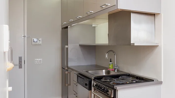 Rented by Nooklyn NYC LLC | media 18