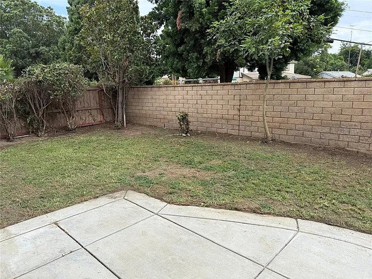 1742 Edmon Way — Photo 21
