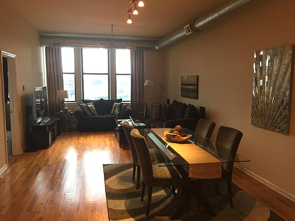 4th image of 1302 N Milwaukee Ave #301