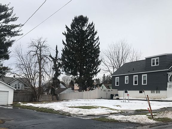3rd image of 410 Kenwick Dr