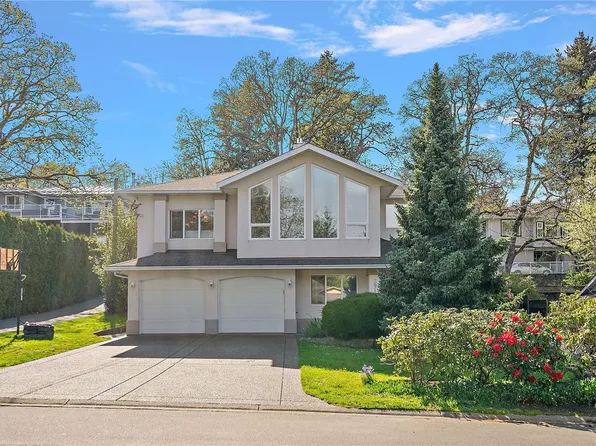 3914 Ascot Dr, Saanich, BC V8P 3S1