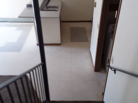 4th image of 442 1st Ave NE