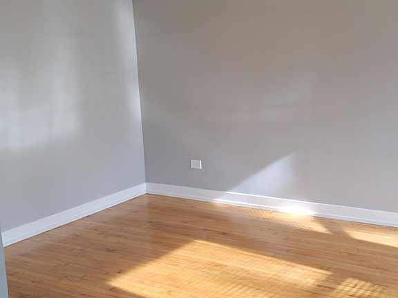 3rd image of 2947 N Hamlin Ave #1
