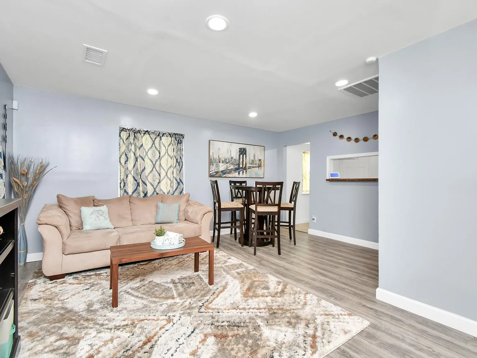 2 bed, 1.0 bath, 830 sqft, $1,495 — Photo 3