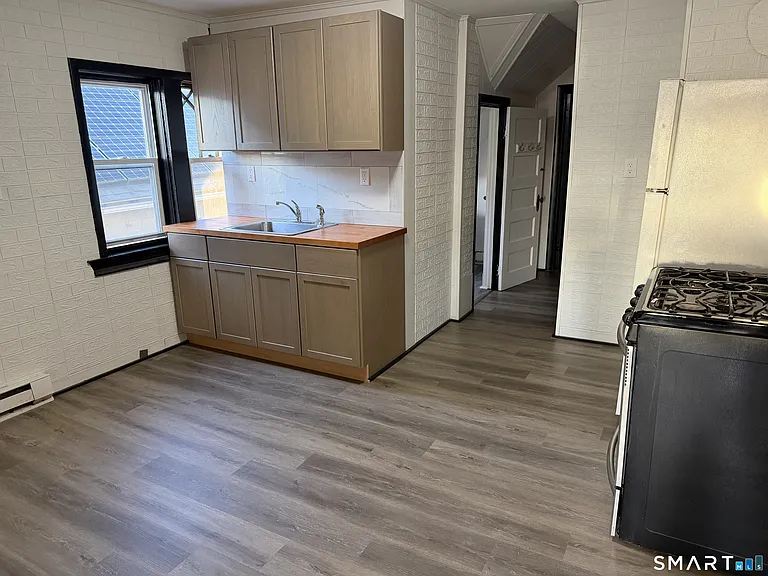 39 Houston St #3 — Photo 2