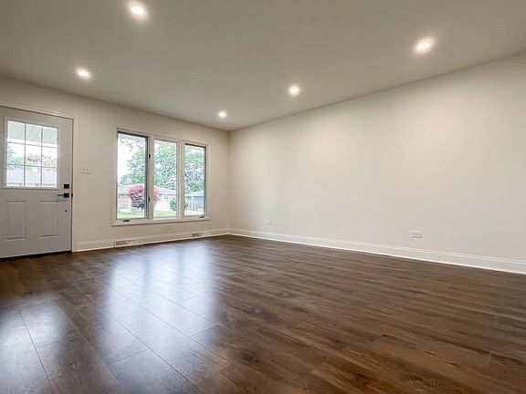4th image of 17835 Ridgewood Ave