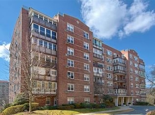 3 Washington Sq APT 3D, Larchmont, NY 10538