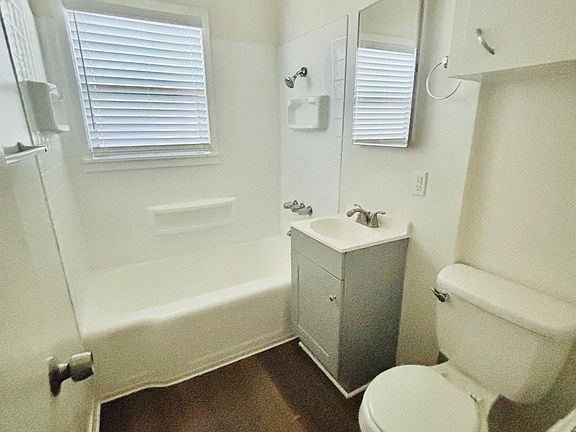 4th image of 611 N Olive St #6