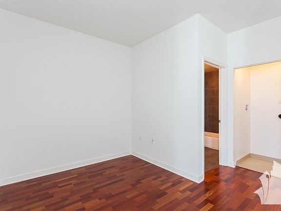 2nd image of 1629 S Prairie Ave Unit 1402A
