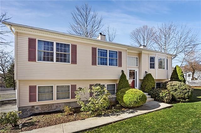 1st image of 3255 Mohegan Ave