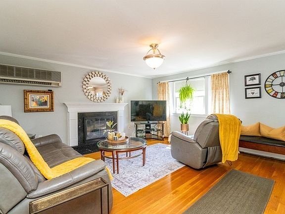 3rd image of 35 Rosaria St