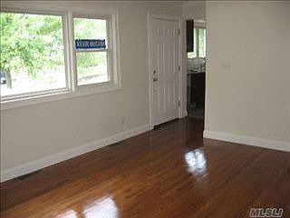 3rd image of 58 W 22nd St
