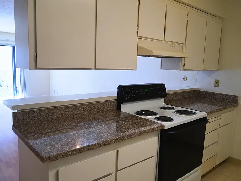 Cannery Apartments — Photo 8