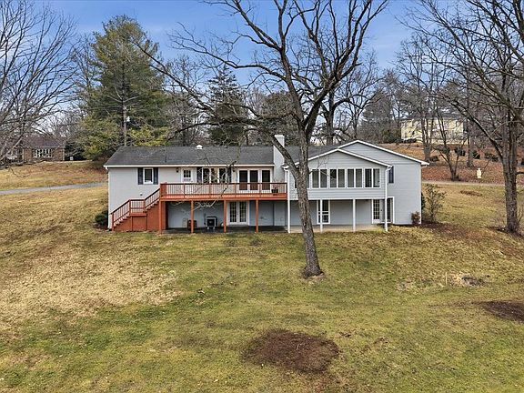 3rd image of 388 Bowling Green Rd