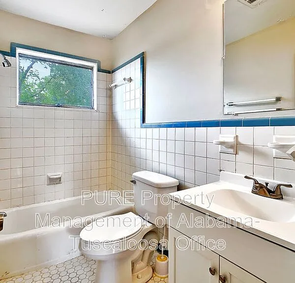 1120 19th St #5 — Photo 11