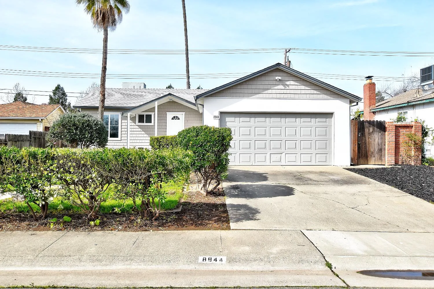 8944 Rosetta Cir photo 1
