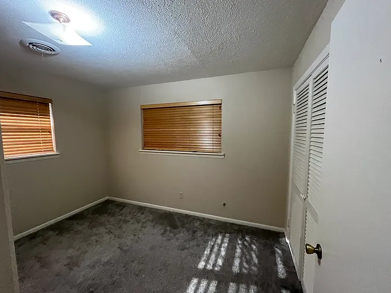 1506 Elizabeth St — Photo 8