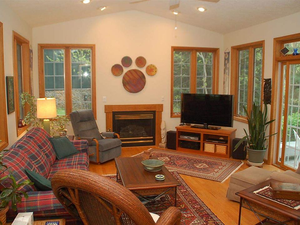 1st image of 1705 E Caradon Hl
