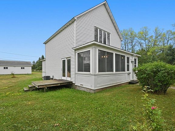 2nd image of 324 98th Ave W